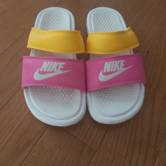 Nike cute girls flip flops - Picture 4 of 5